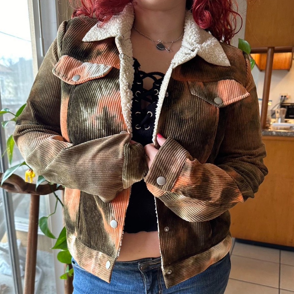 corduroy tie dye button up jacket from brand Hyfve
faux fur lining with collar